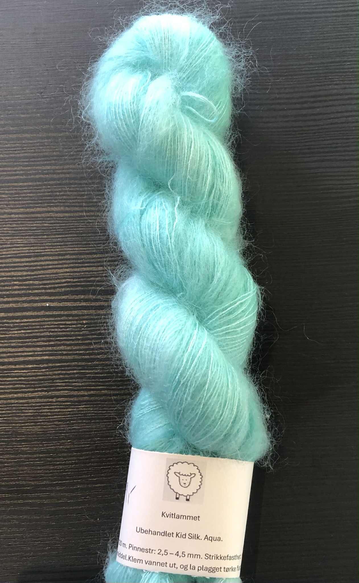 Aqua. Brushed Kid Silk, ubehandlet. UTGÅENDE FARGE - INGEN BYTTERETT.