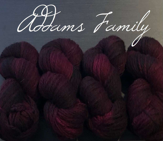 Håndfarget Vams fra Rauma. Addams Family. Melert. Store hesper. 100 g: ca 166 m.