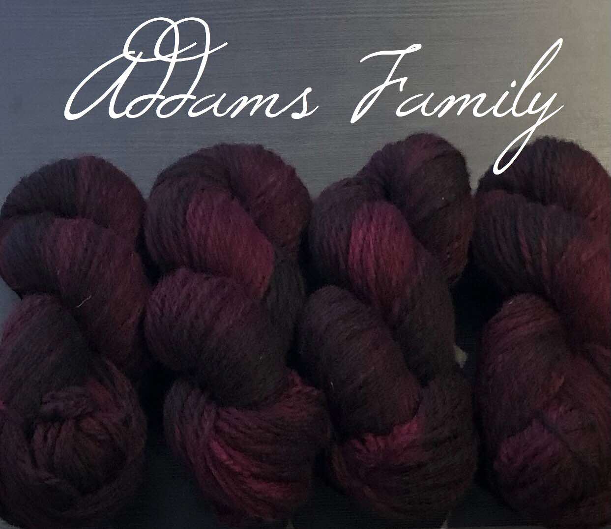 Håndfarget Vams fra Rauma. Addams Family. Melert. Store hesper. 100 g: ca 166 m.