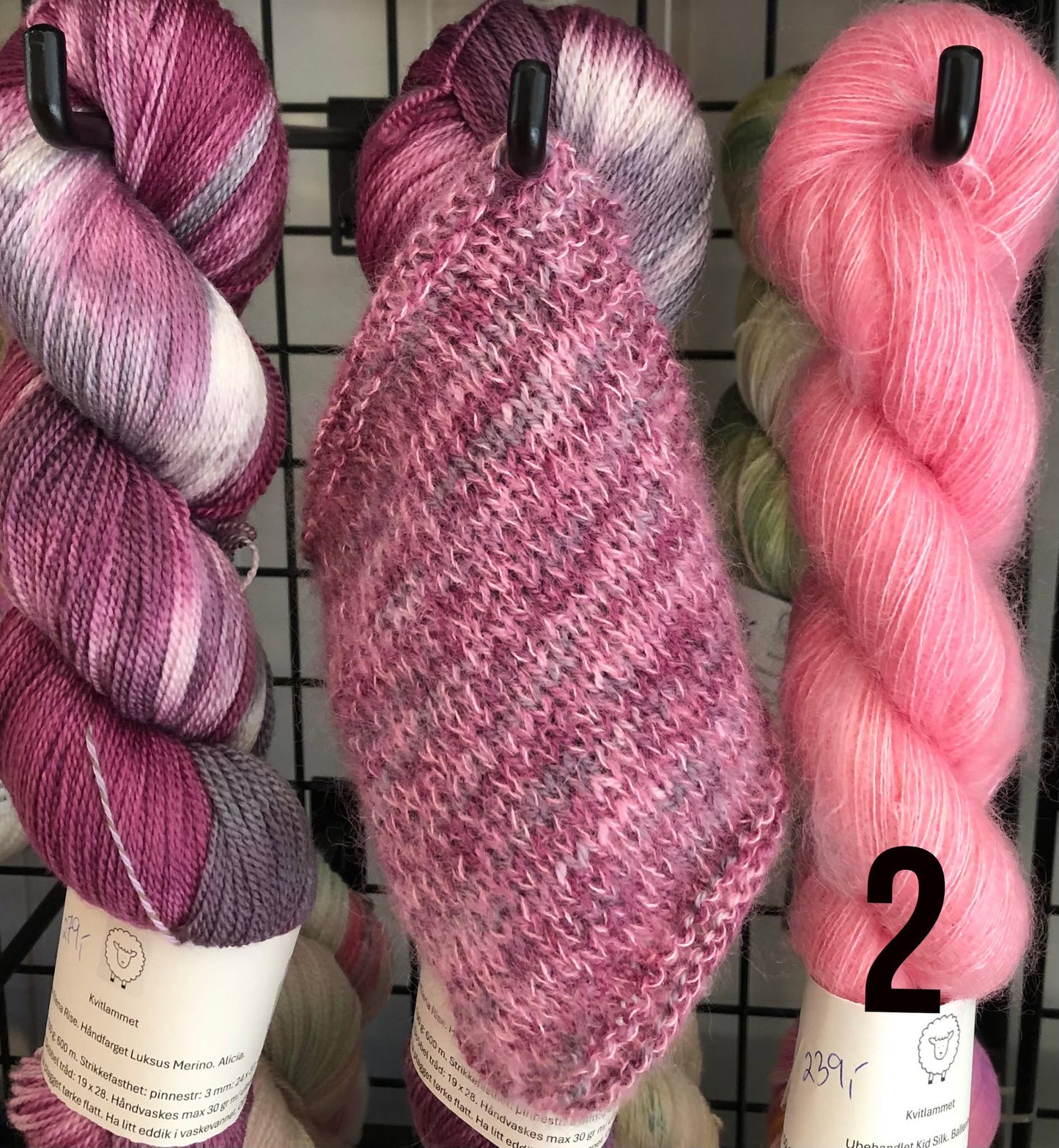 Kvitlammets Luksus merino. Alicia. 100 g : ca 600 m.