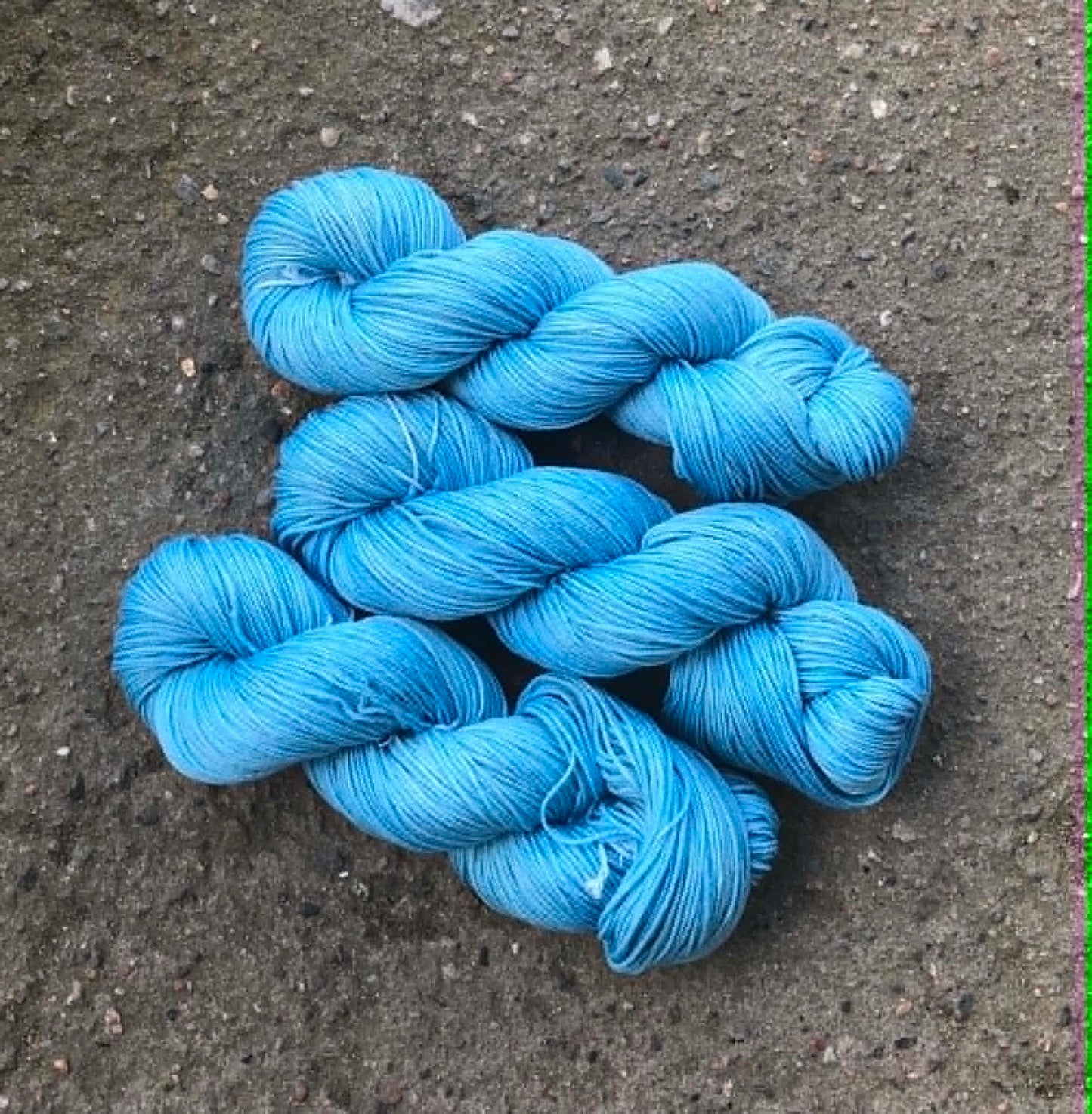 Kvitlammets Hjerte fra Hillesvåg. Farge: Blue - Melert. Håndfarget. TILBUD - INGEN BYTTERETT.