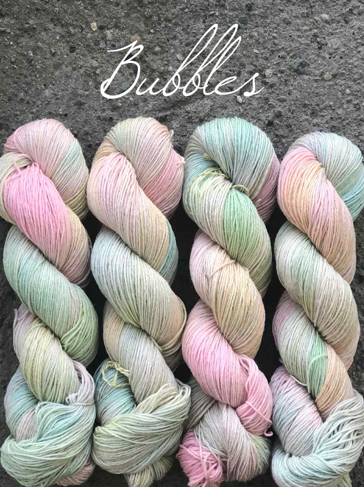 Merlin - 80 % merino + 20 % Lin. Farge: Bubbles.