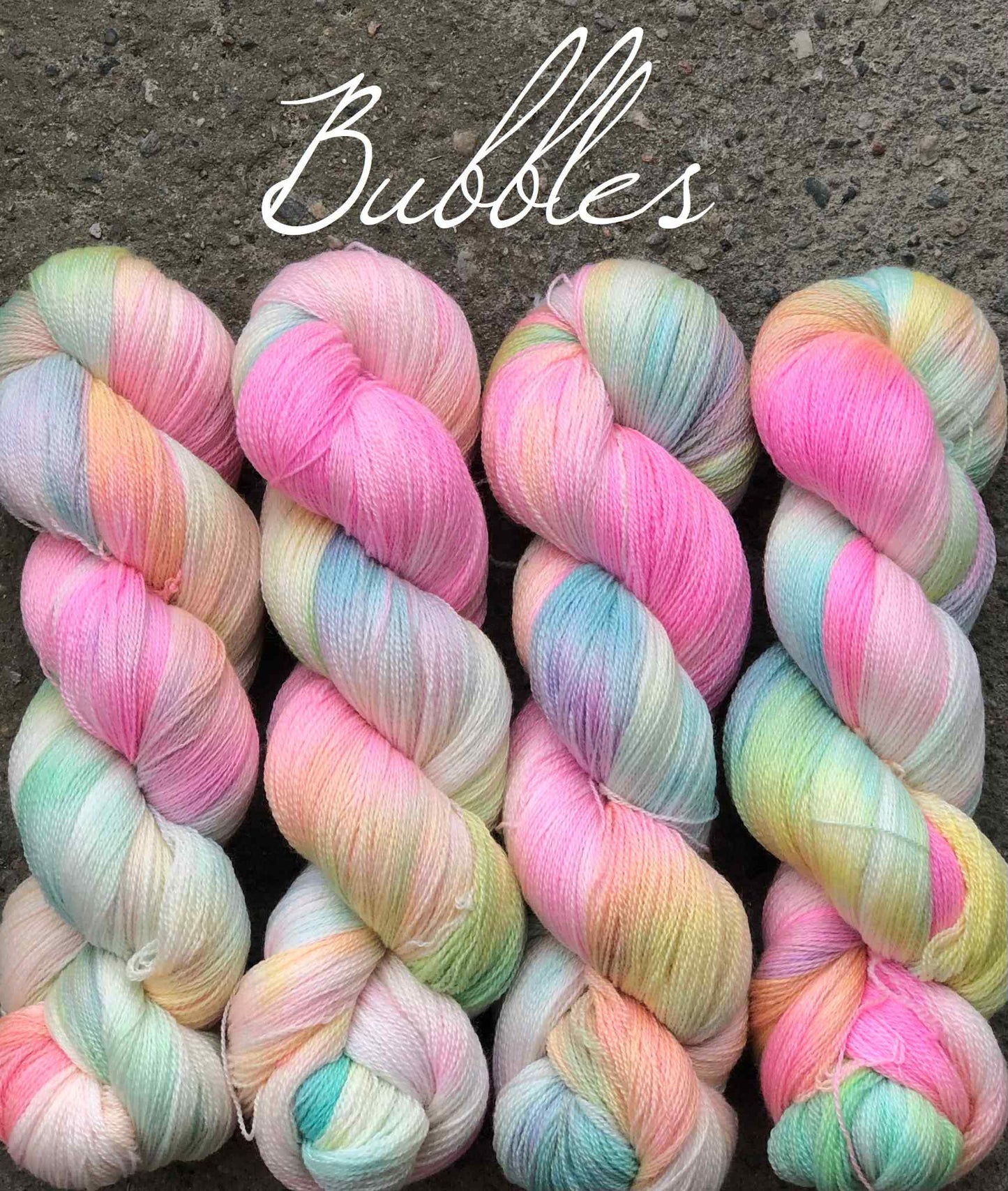 Luksus merino 1200 m. Bubbles. Melert. 100 g : ca 1200 m. Følgetråd.