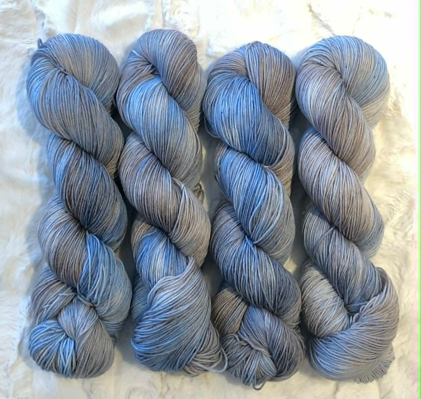 Ravngarn - Sokkegarn / forsterket Merino. Farge: Demring. TILBUD - FAST LAVPRIS - INGEN BYTTERETT.