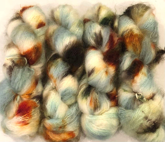 Den første frostnatta. Tykk Mohair / Fat Mohair, ubehandlet. 100 g: Ca 200 m.