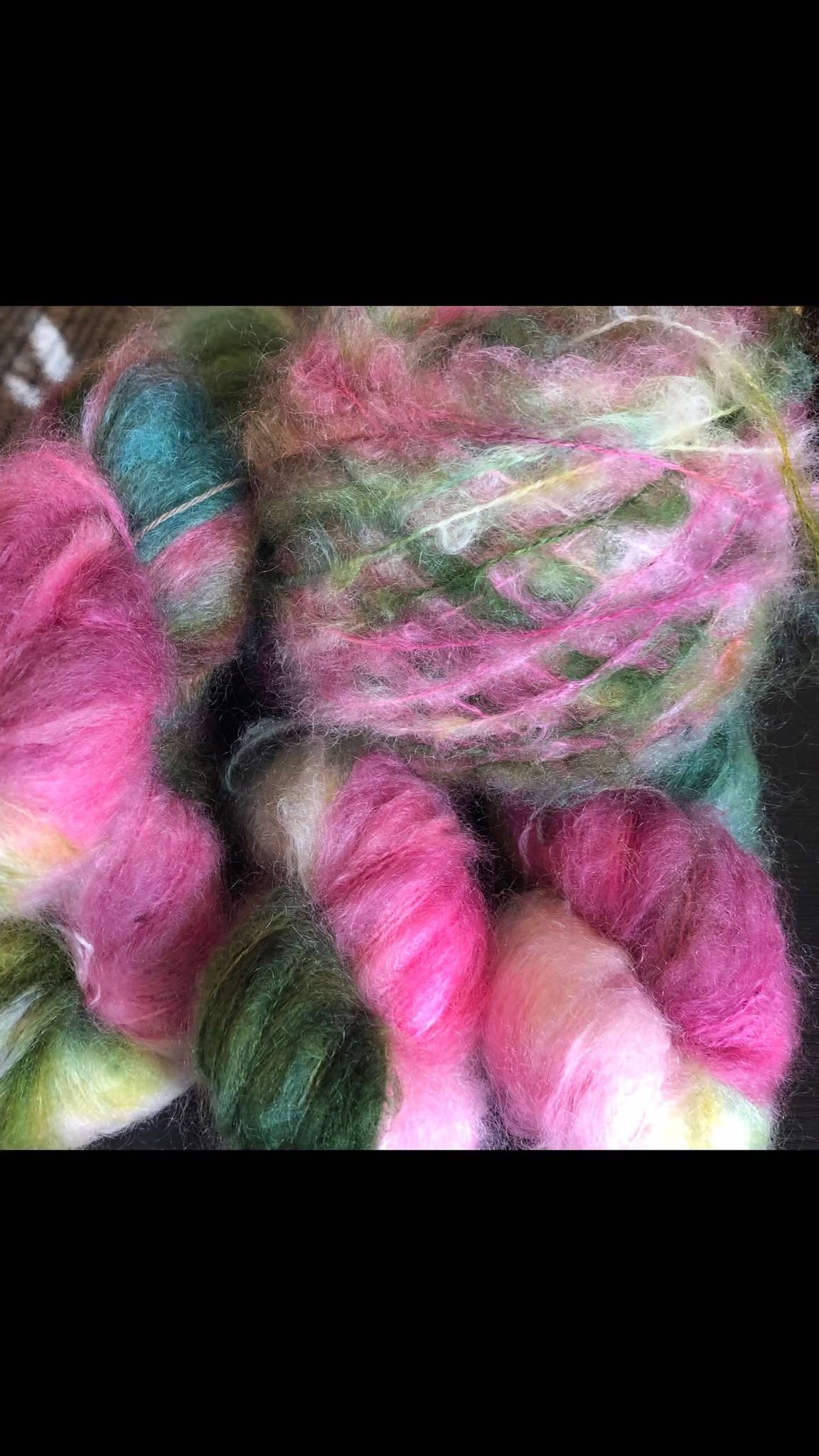 Gladiol. Fat Mohair, ubehandlet. 100 g: Ca 200 m.