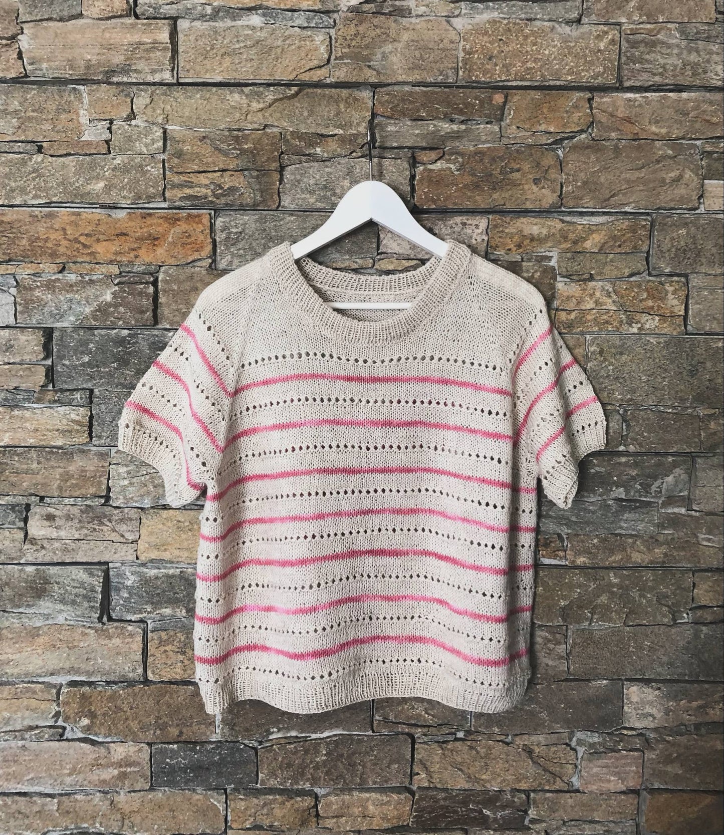 Merlin - 80 % merino + 20 % Lin. Farge: Rosenblad.