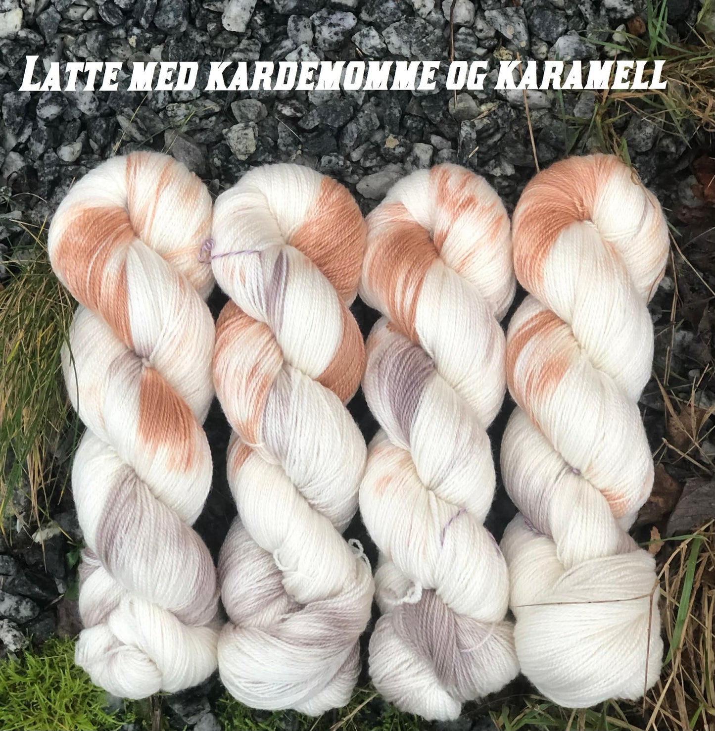 Kvitlammets Luksus merino. Latte med kardemomme og karamell.