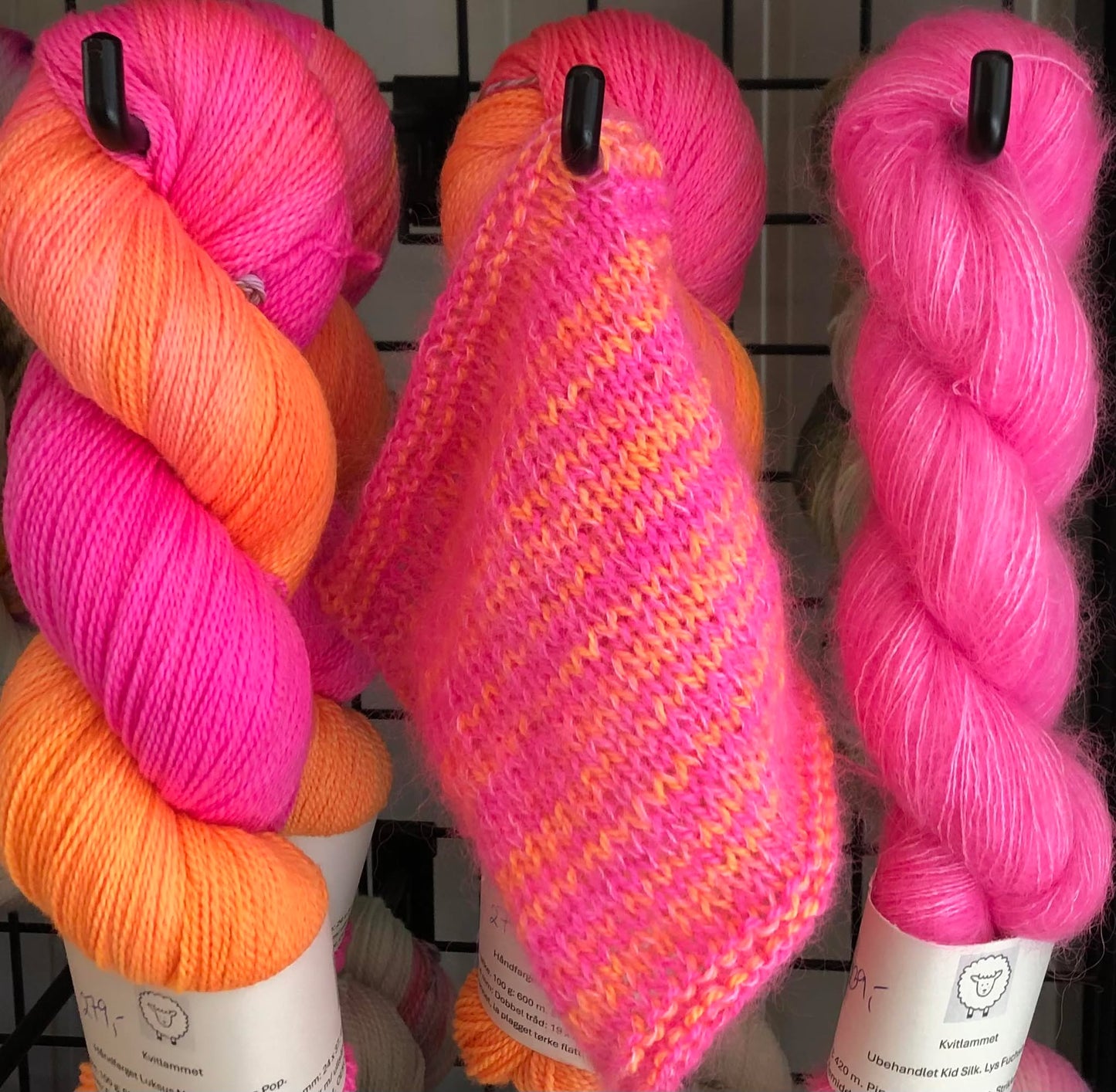 Kvitlammets Luksus merino. Neon Pop.