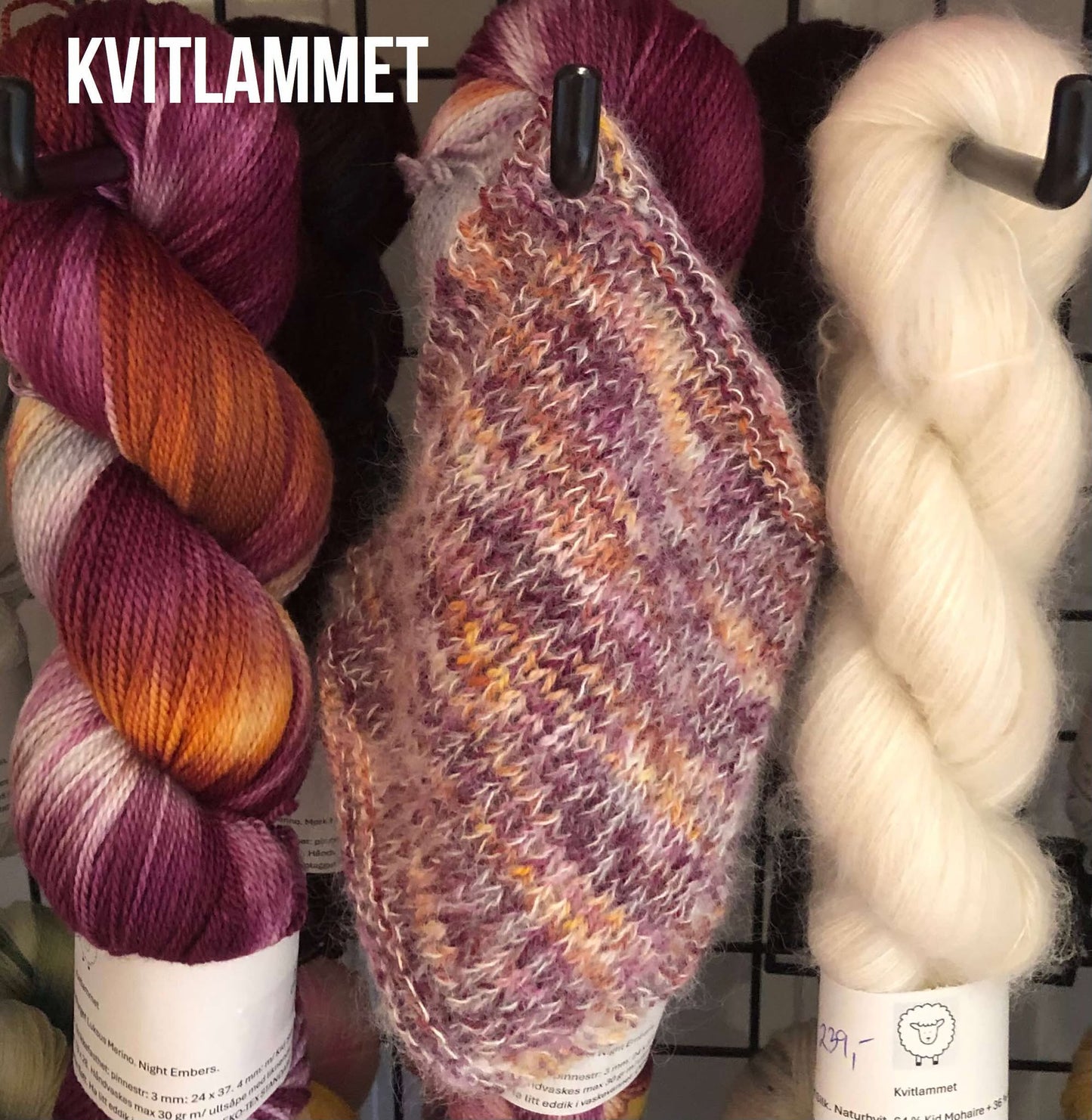 Kvitlammets Luksus merino. Night Embers. 100 g : ca 600 m.