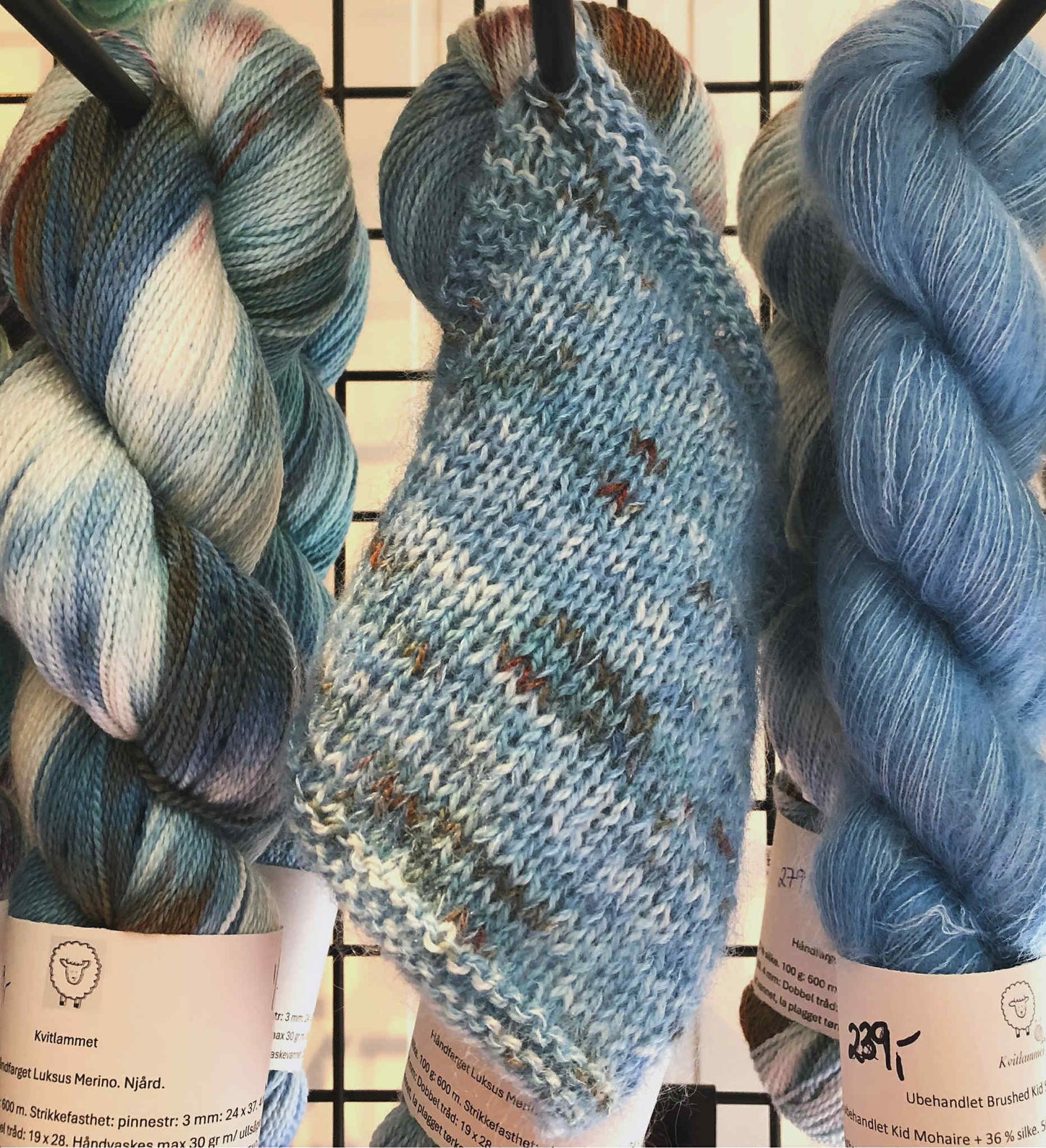 Kvitlammets Luksus merino. Njord. 100 g : ca 600 m.