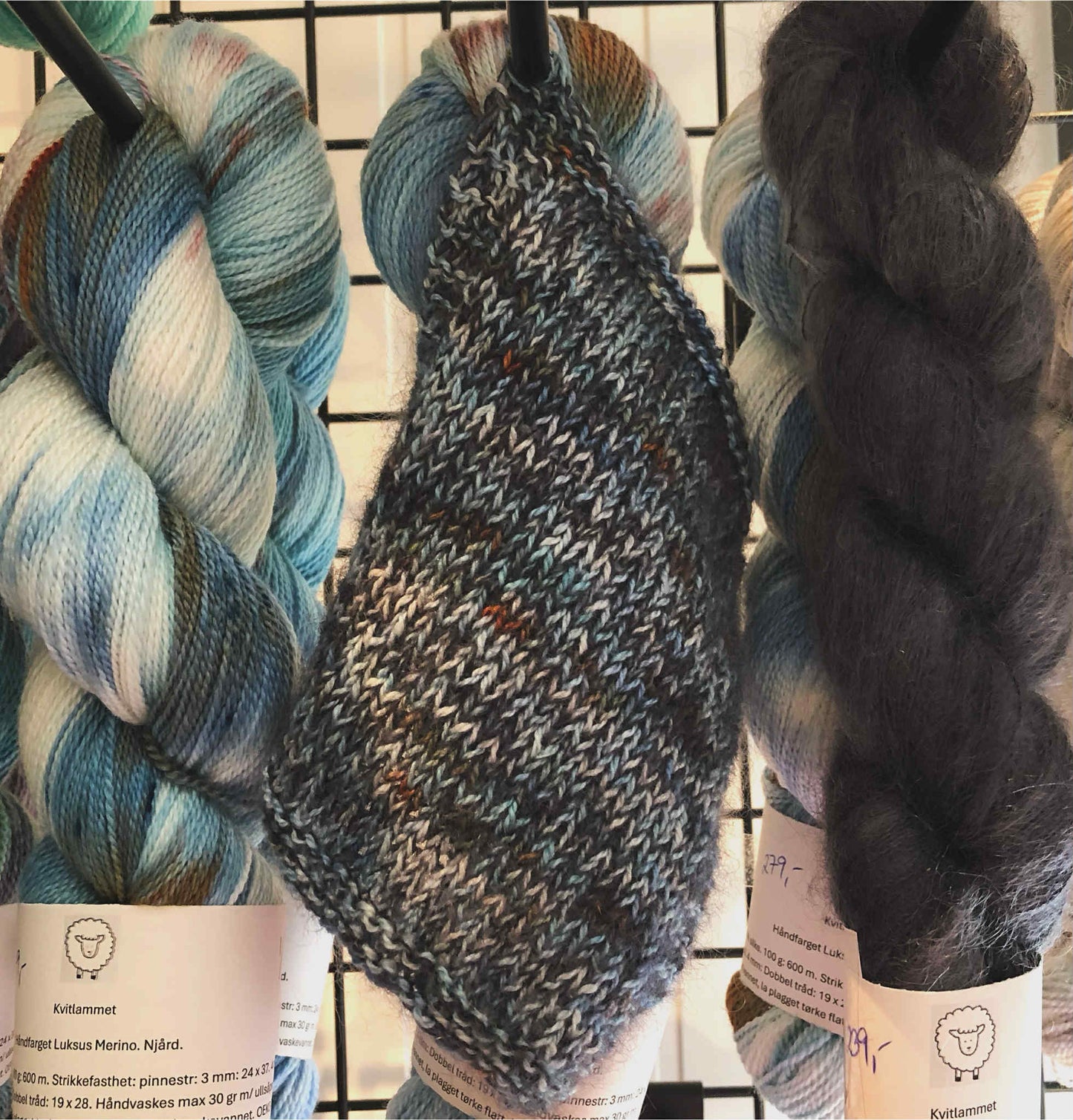 Kvitlammets Luksus merino. Njord. 100 g : ca 600 m.