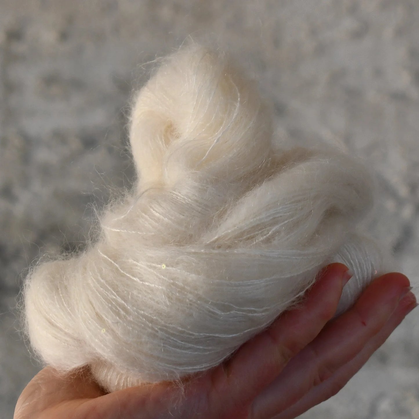 Naturhvit - Kid Silk Glam m/ shimmer og små paljetter.
