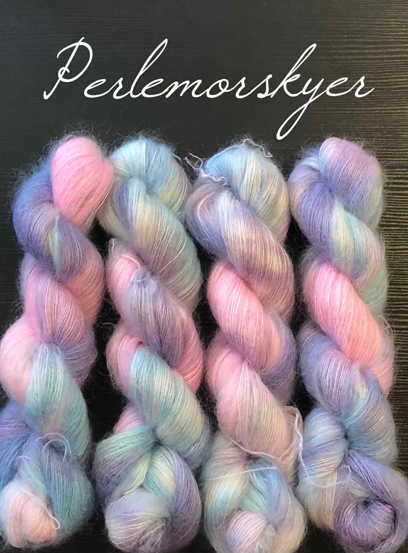 Perlemorskyer. Brushed Kid Silk, ubehandlet. 50 g: Ca 420 m.