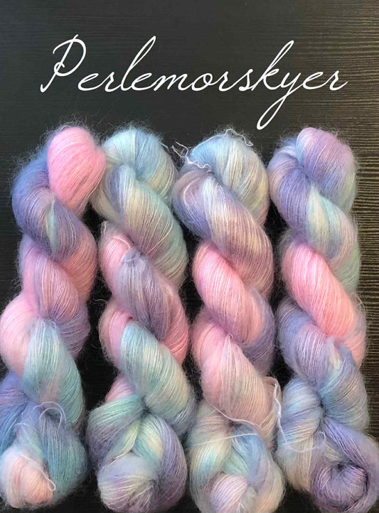 Perlemorskyer. Brushed Kid Silk, ubehandlet. 50 g: Ca 420 m.