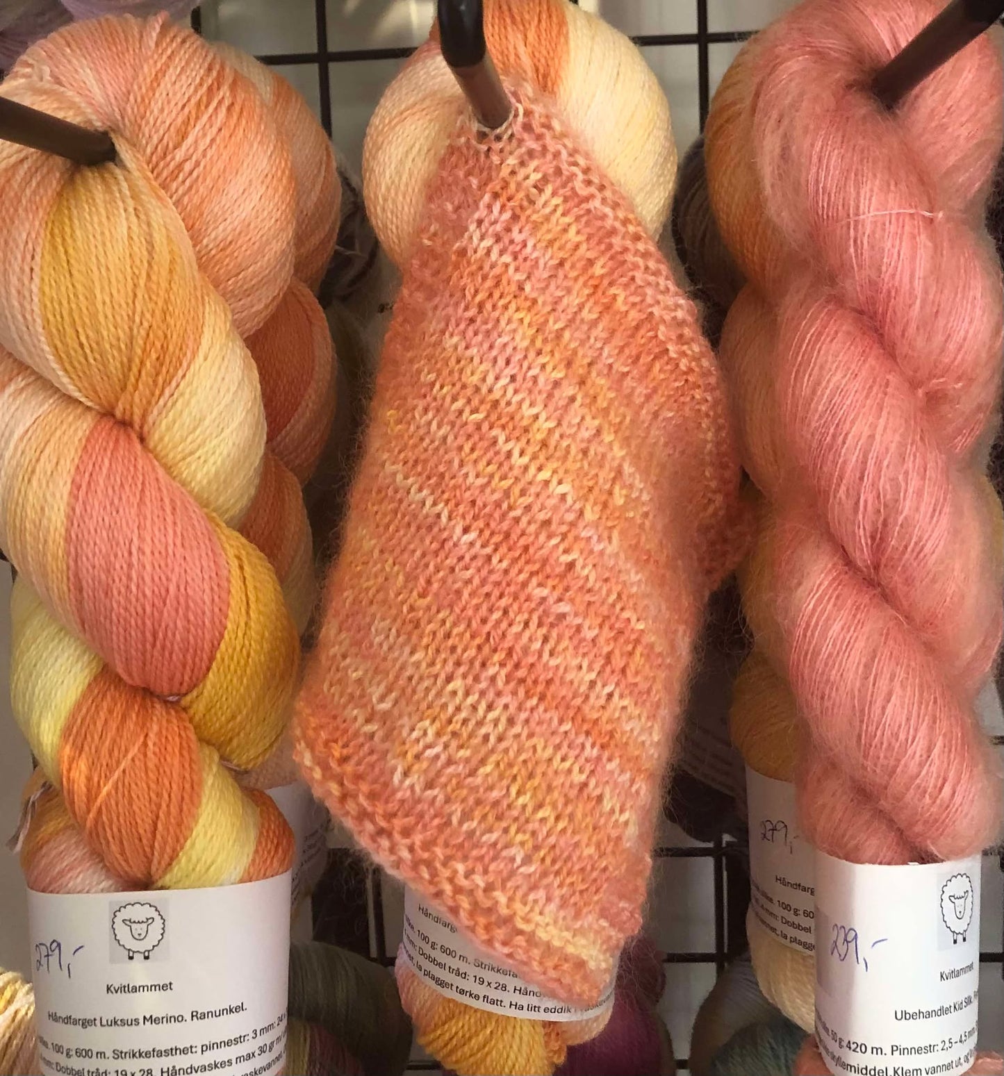 Kvitlammets Luksus merino. Ranunkel. 100 g : ca 600 m.