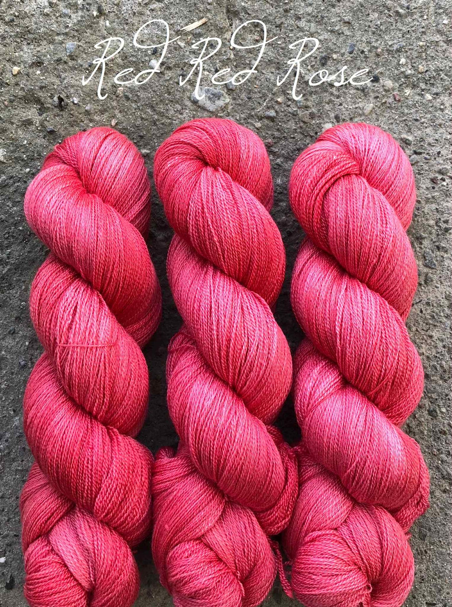 Luksus merino 1200 m. Red Red Rose. Melert. 100 g : ca 1200 m. Følgetråd.