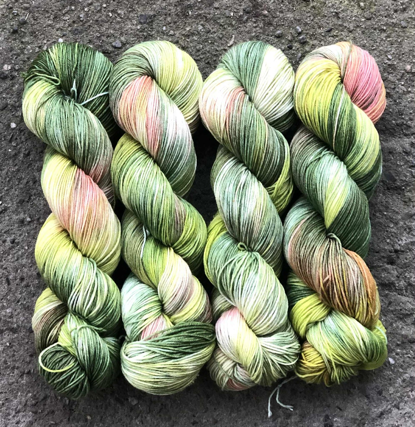 Ravngarn - Sokkegarn / forsterket Merino. Farge: Regnskog. TILBUD -  FAST LAVPRIS - INGEN BYTTERETT.