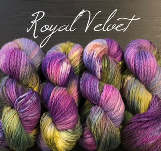 Håndfarget Vams fra Rauma. Royal Velvet. Store hesper. 100 g: ca 166