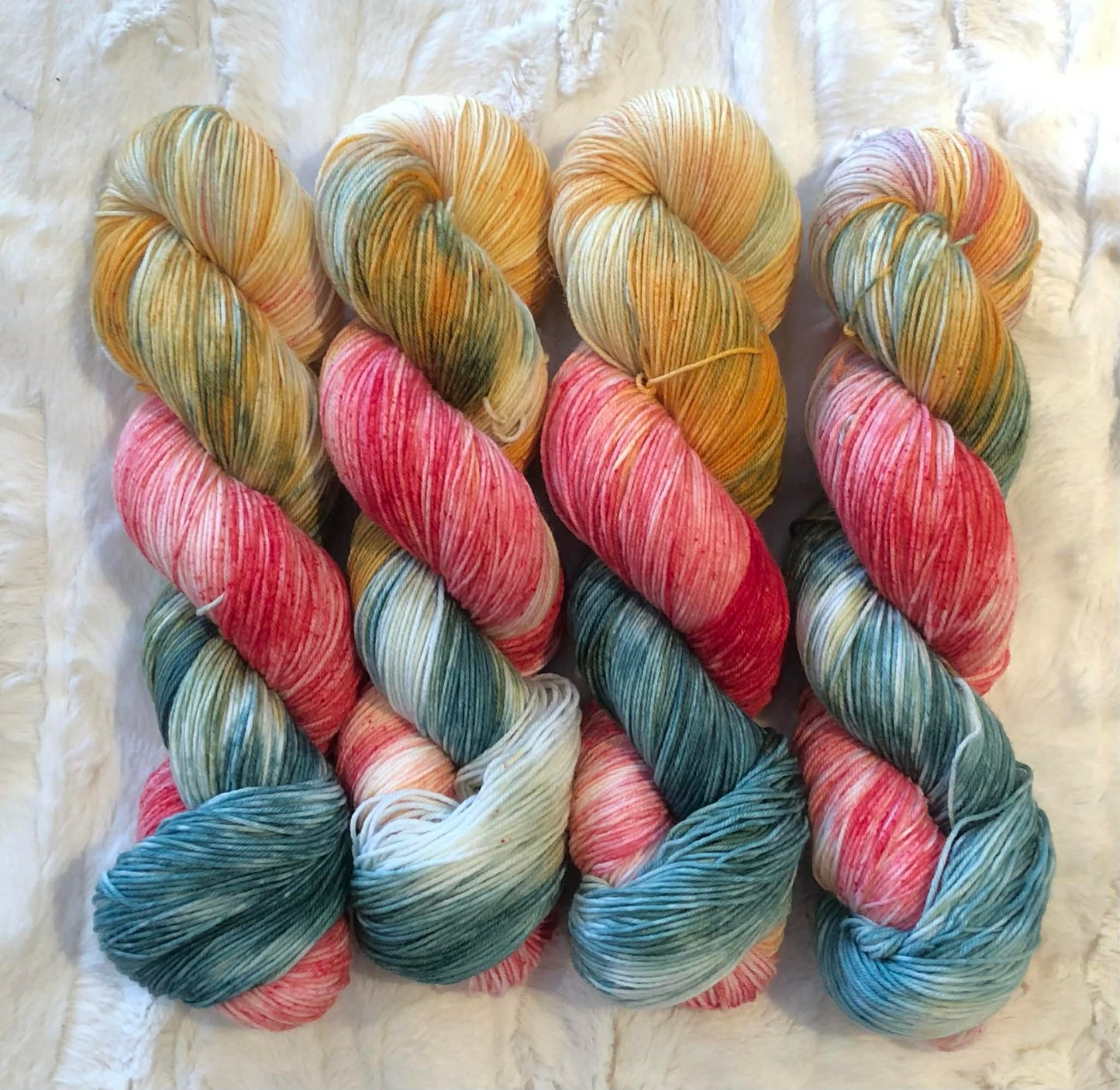 Ravngarn - Sokkegarn / forsterket Merino. Farge: Solnedgang. TILBUD - FAST LAVPRIS - INGEN BYTTERETT.