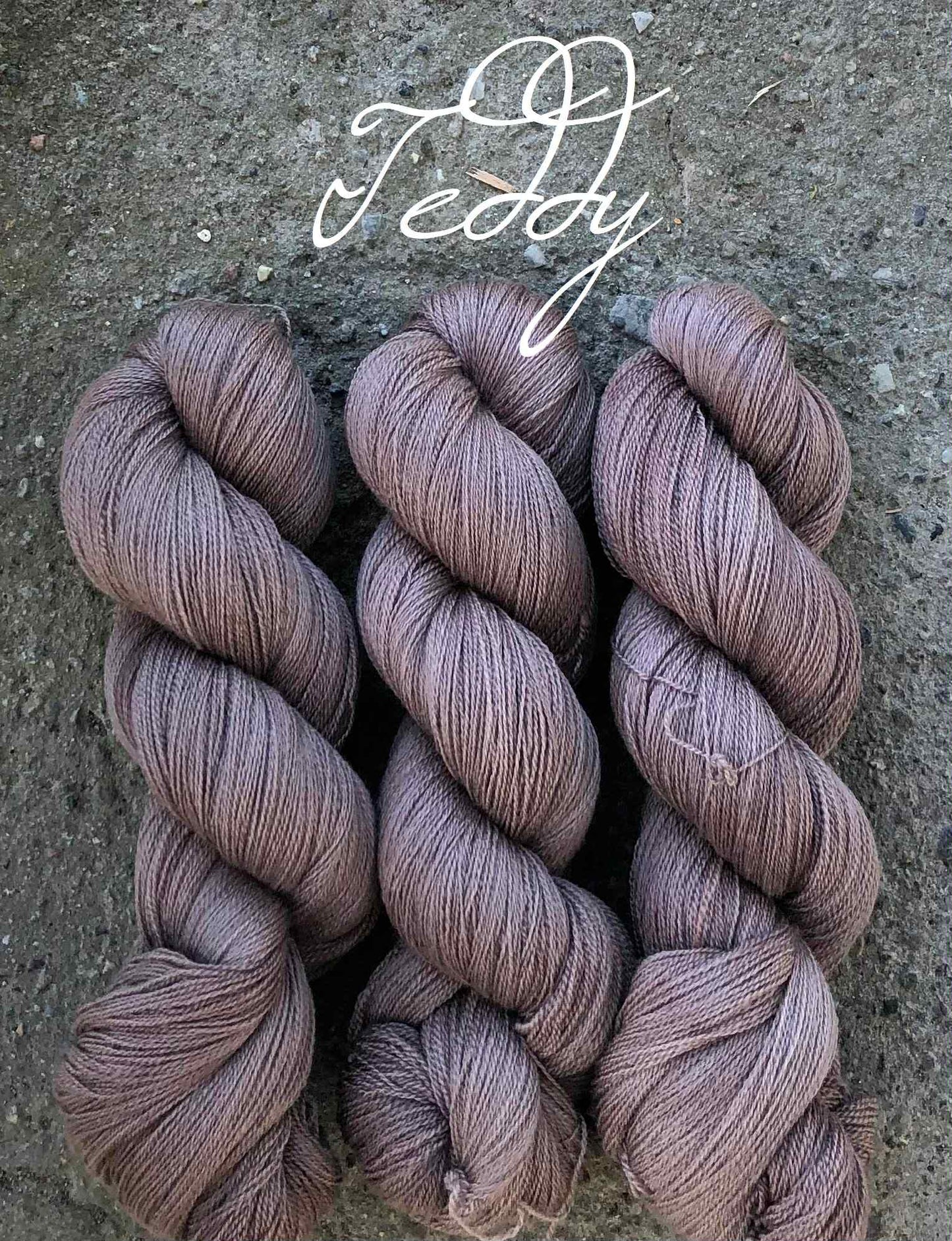 Luksus merino 1200 m. Teddy. Melert. 100 g : ca 1200 m. Følgetråd.