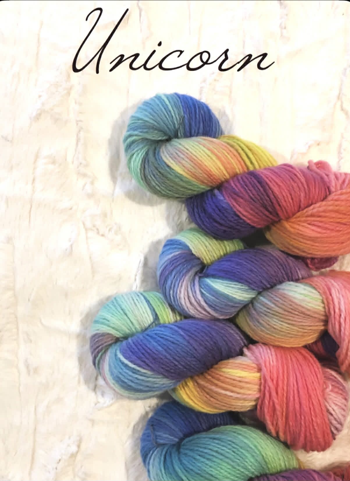 Håndfarget Fivel fra Rauma - Farge: Unicorn.