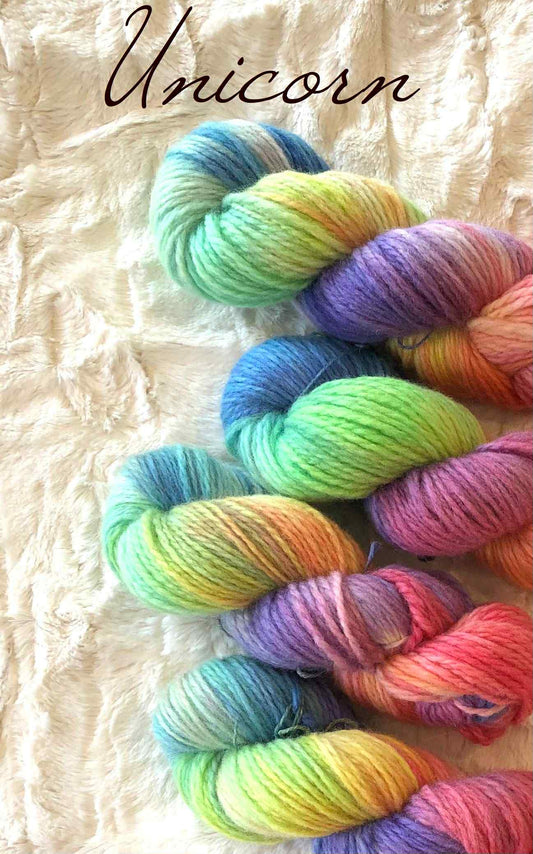 Håndfarget Vams fra Rauma. Unicorn.
