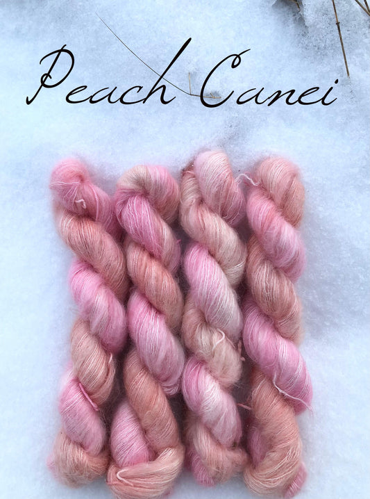 Peach Canei. Brushed Kid Silk, ubehandlet. 50 g: Ca 420 m.