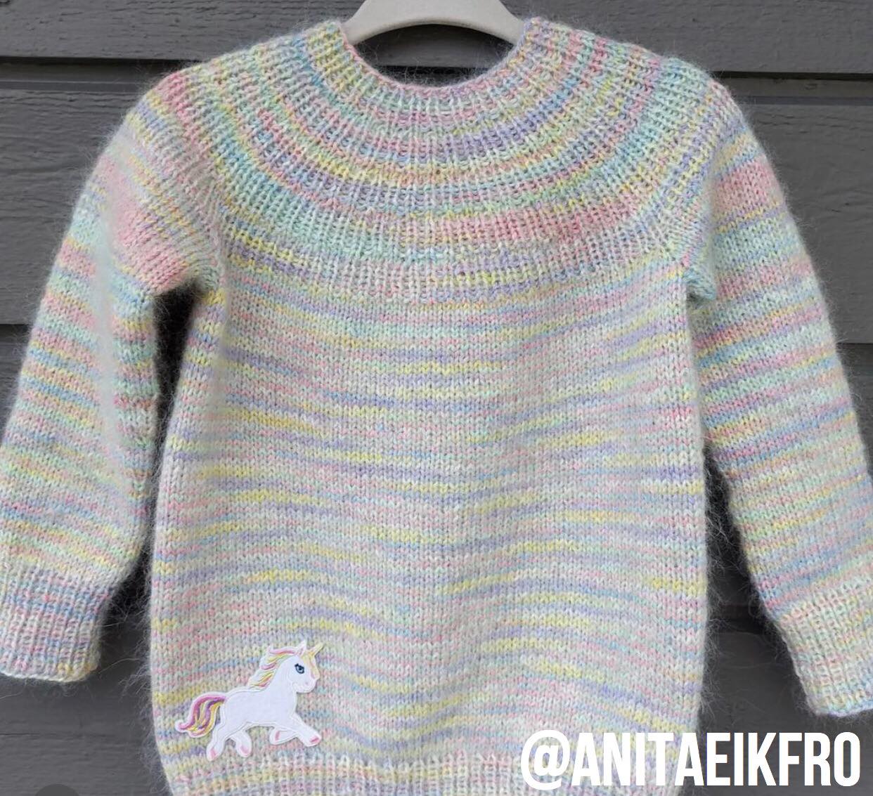 Kvitlammets Luksus merino. Unicorn. 100 g : ca 600 m. Pinnestr: 3 - 4 mm.