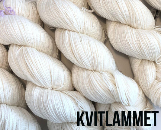 Luksus merino 800. Naturhvit. 100 g : ca 800 m. Brukes som følgetråd istedenfor Kid Silk.