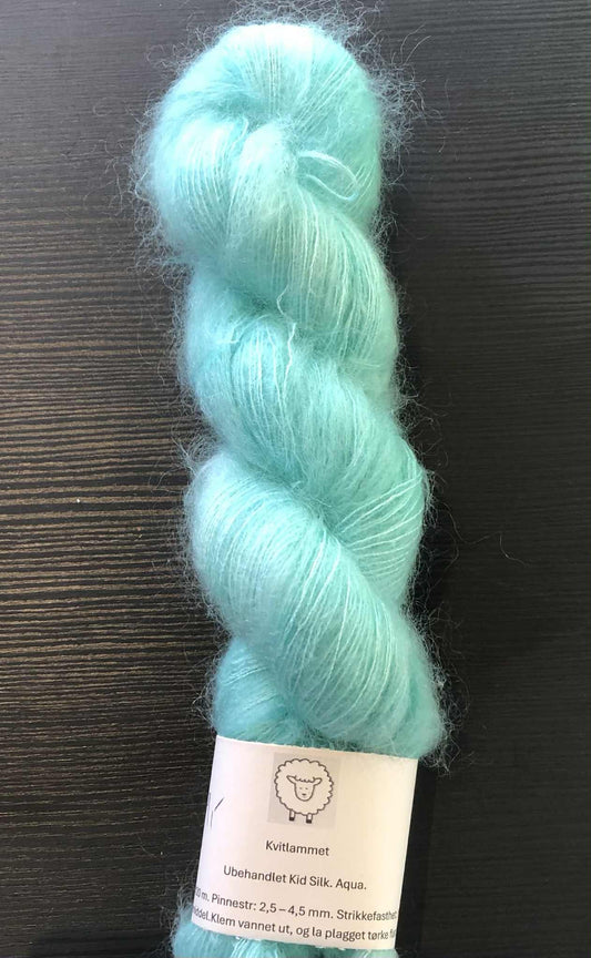 Aqua. Brushed Kid Silk, ubehandlet. UTGÅENDE FARGE - INGEN BYTTERETT.