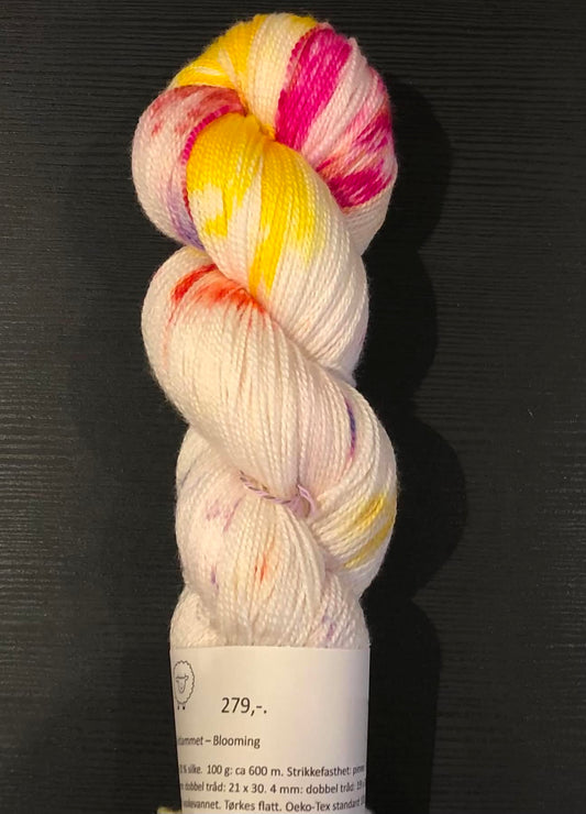 Kvitlammets Luksus merino. Blooming. TILBUD - ENKELTHESPE - INGEN BYTTERETT