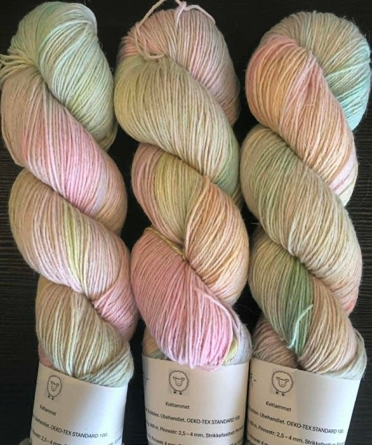Merlin - 80 % merino + 20 % Lin. Farge: Bubbles. TILBUD - INGEN BYTTERETT.