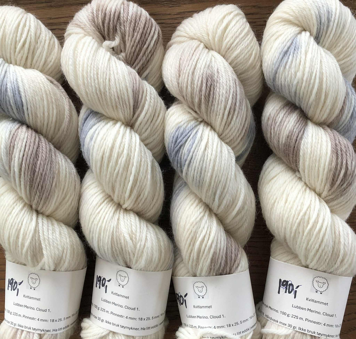Lubben Merino. Farge: Cloud 1.  TILBUD. UTGÅENDE FARGE. INGEN BYTTERETT.