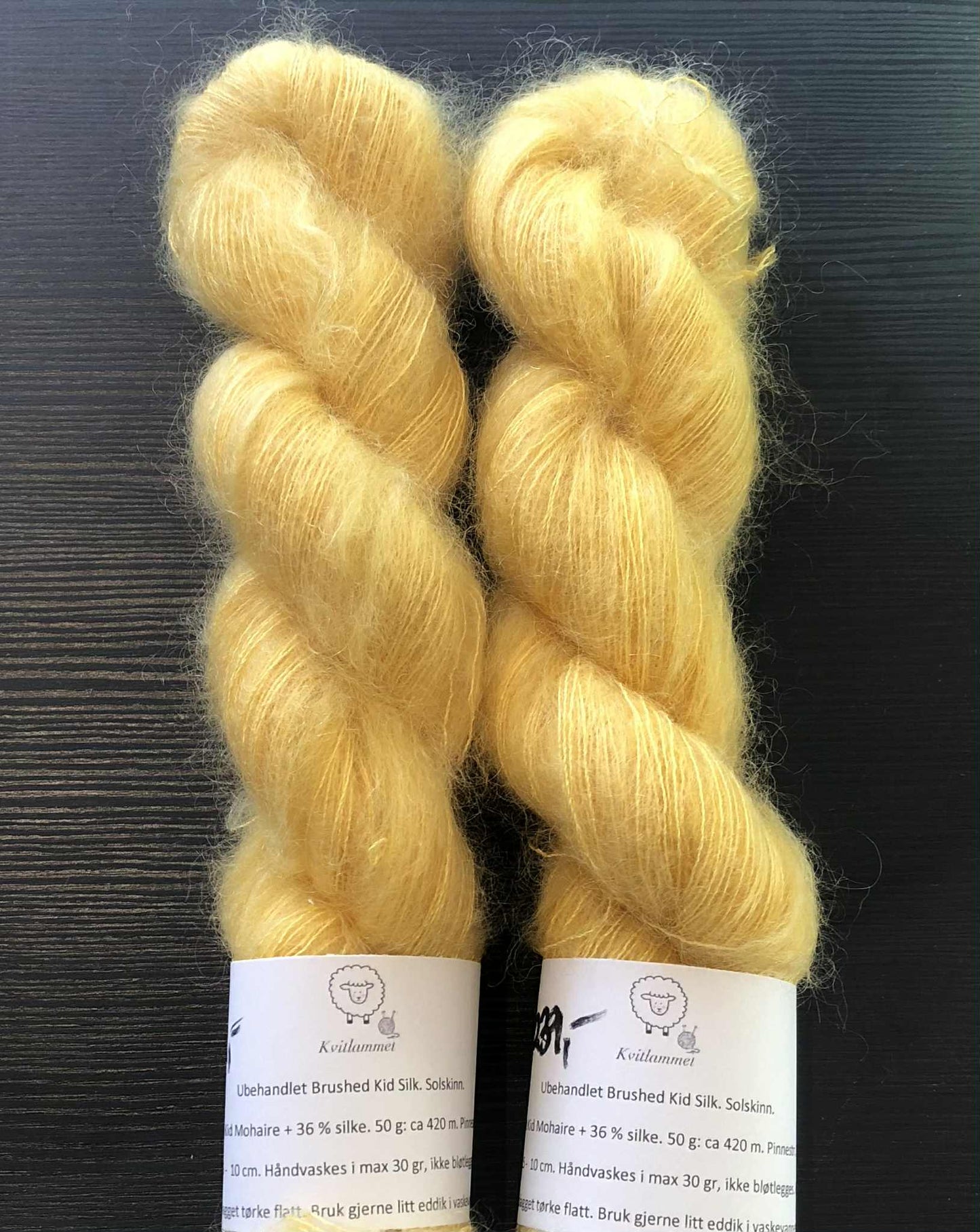 SOLSKINN. Brushed Kid Silk, ubehandlet. UTGÅENDE FARGE - INGEN BYTTERETT.