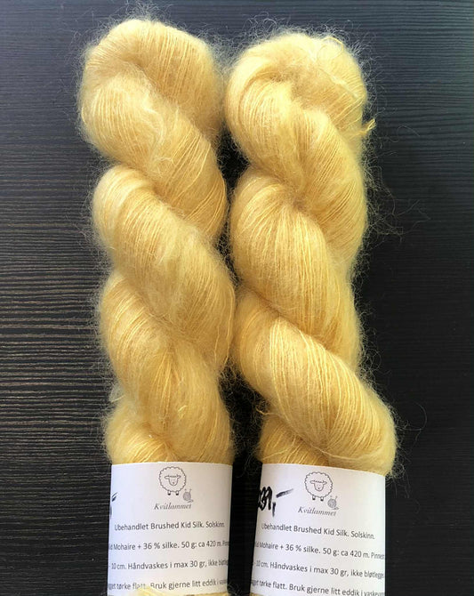 SOLSKINN. Brushed Kid Silk, ubehandlet. UTGÅENDE FARGE - INGEN BYTTERETT.