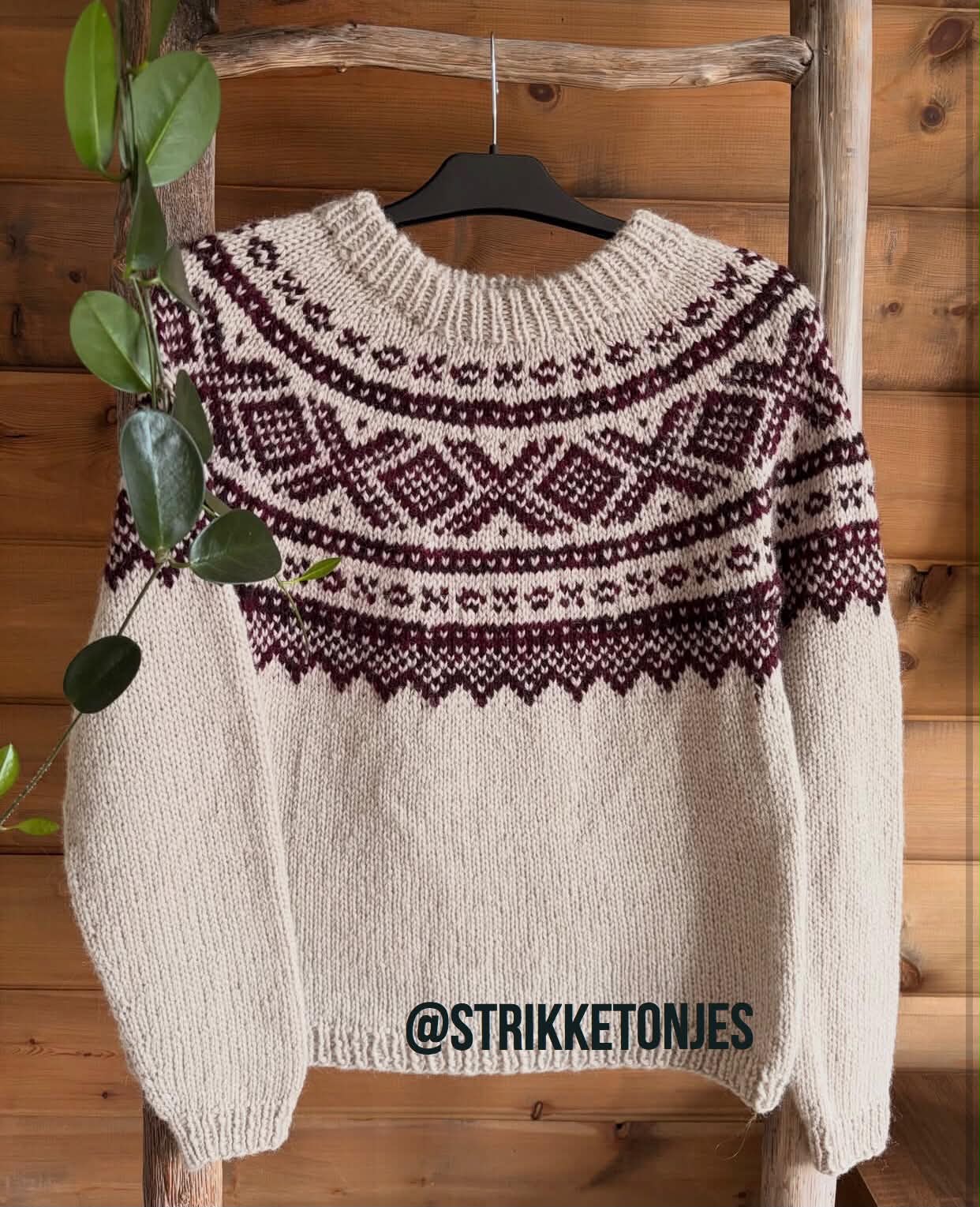 Håndfarget Vams fra Rauma. Addams Family. Melert. Store hesper. Enkelthespe - ingen bytterett.