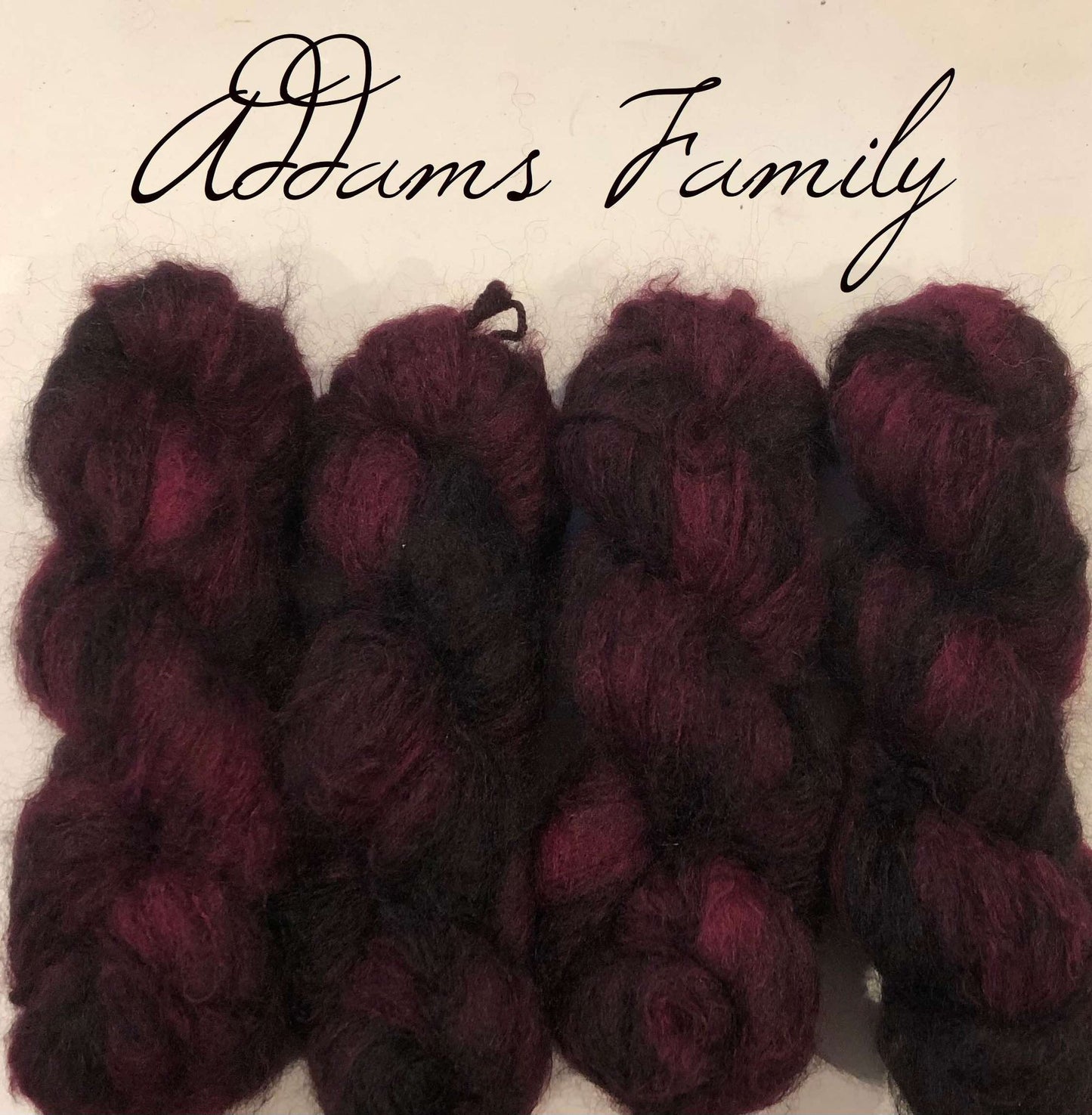 Addams Family. Fat Mohair, ubehandlet. 100 g: Ca 200 m.