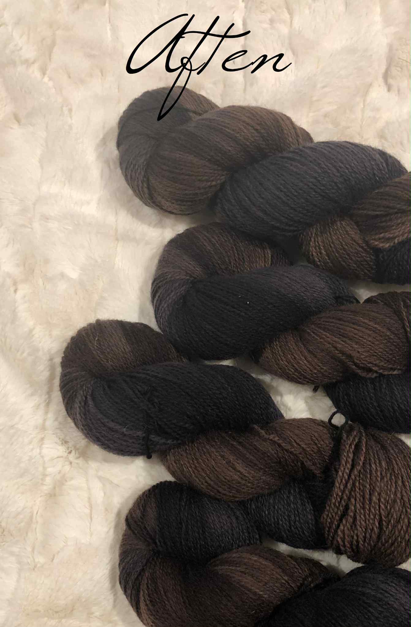 Håndfarget Finull fra Rauma. Aften. 100 g: ca 350 m.