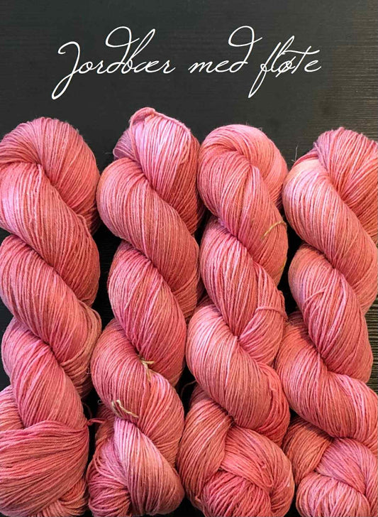 Merlin - 80 % merino + 20 % Lin. Farge: Jordbær med fløte.