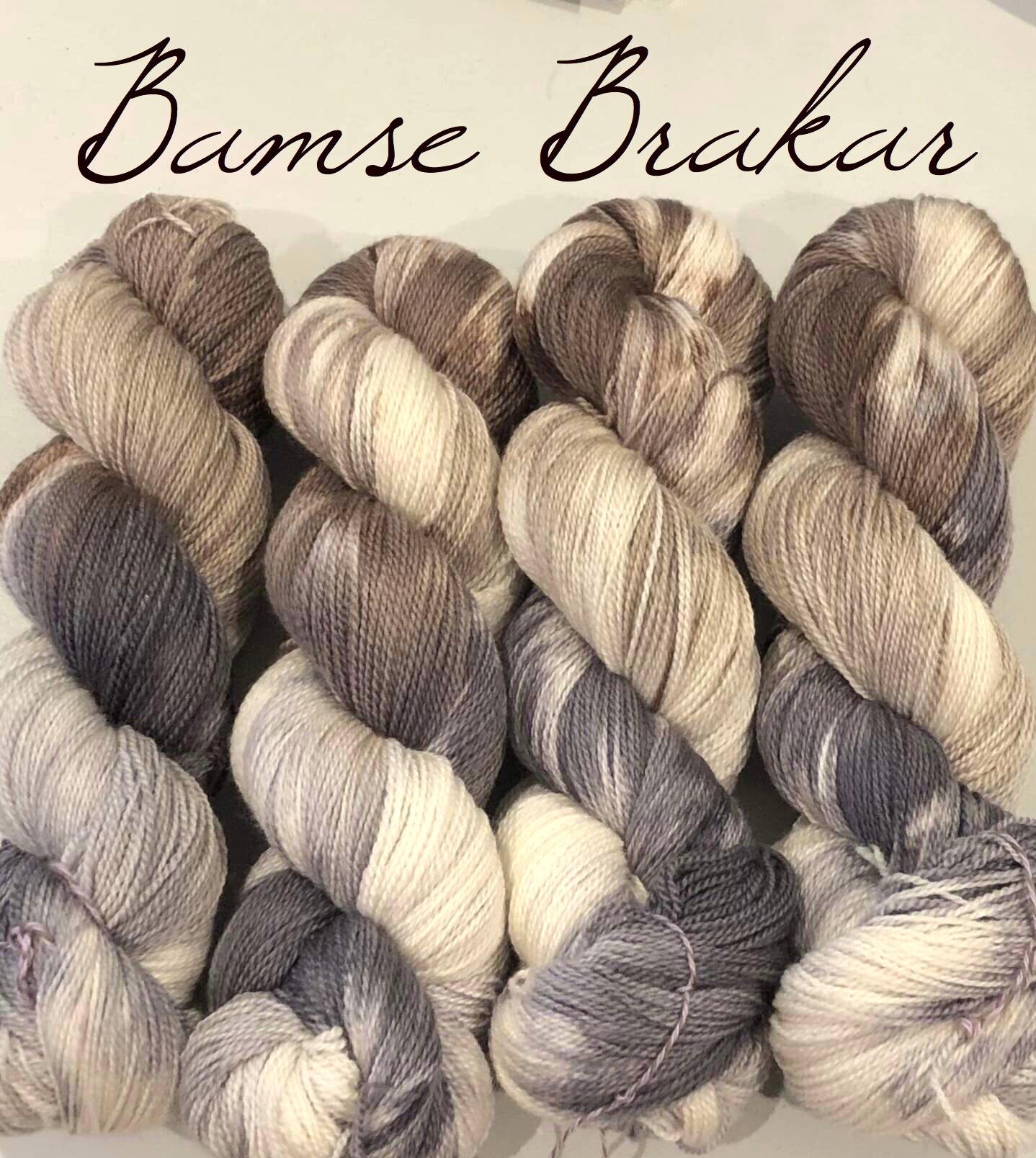 Kvitlammets Luksus merino. Bamse Brakar. 100 g : ca 600 m.