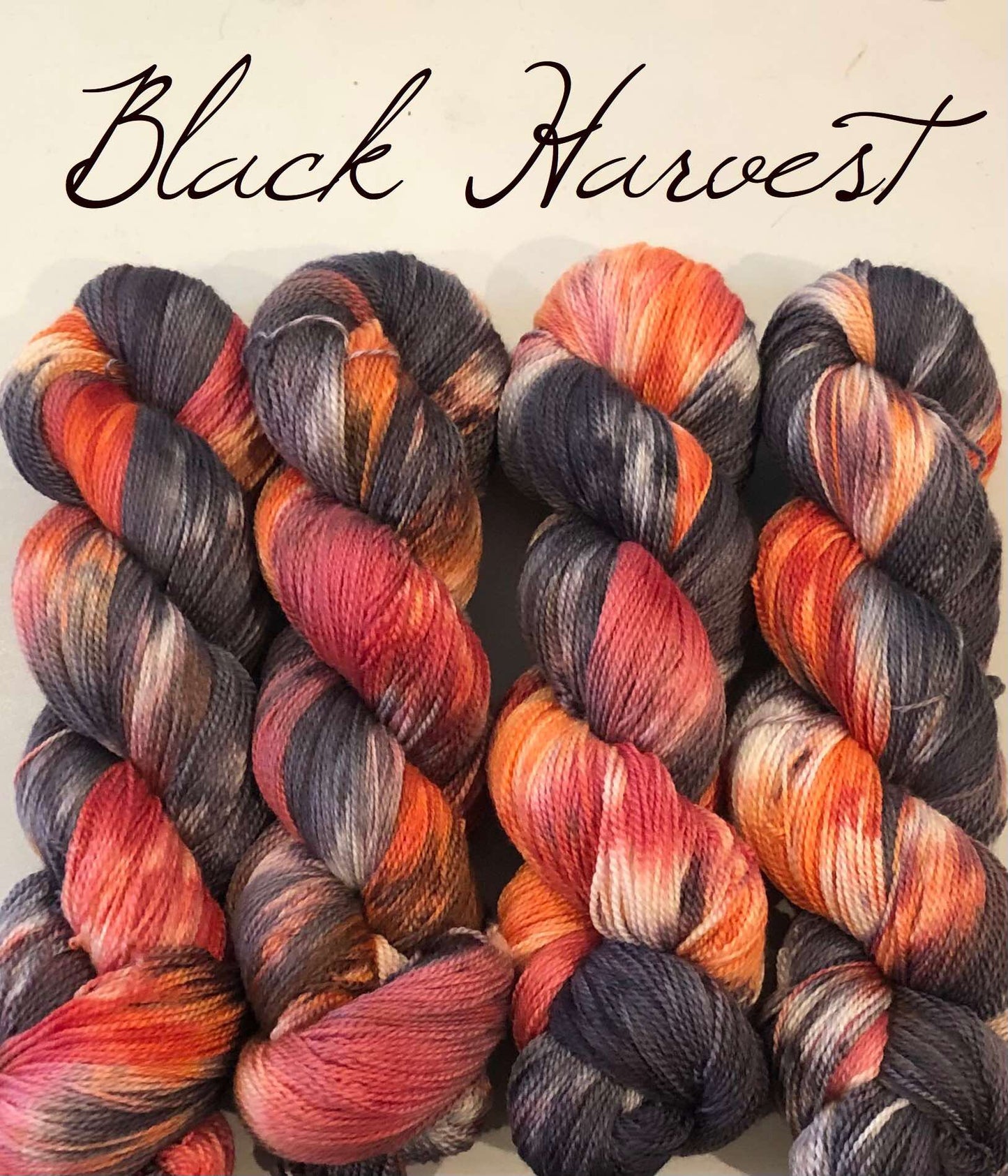 Kvitlammets Luksus merino. Black Harvest. 100 g : ca 600 m.