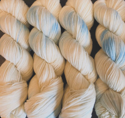 Ravngarn - Glitter Merino. Farge: Blue Skyes. TILBUD - FAST LAVPRIS - INGEN BYTTERETT.