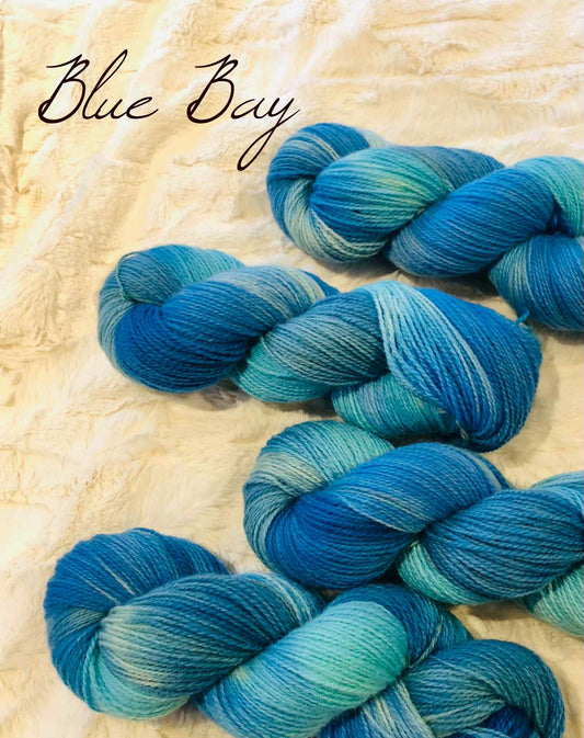 Håndfarget Finull fra Rauma. Blue Bay. 100 g: ca 350 m.