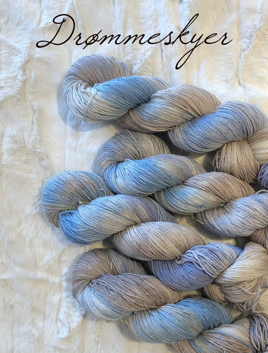 Merlin - 80 % merino + 20 % Lin. Farge: Drømmeskyer.