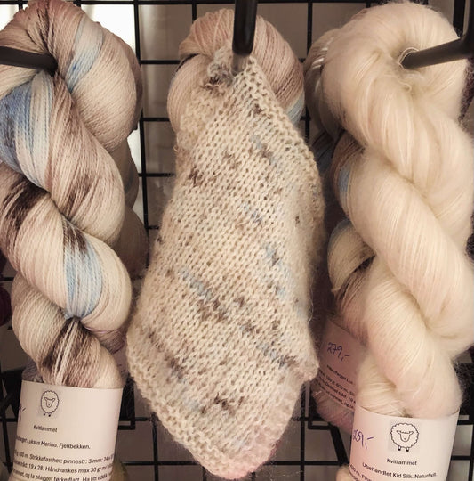Kvitlammets Luksus merino. Fjellbekken. 100 g : ca 600 m.