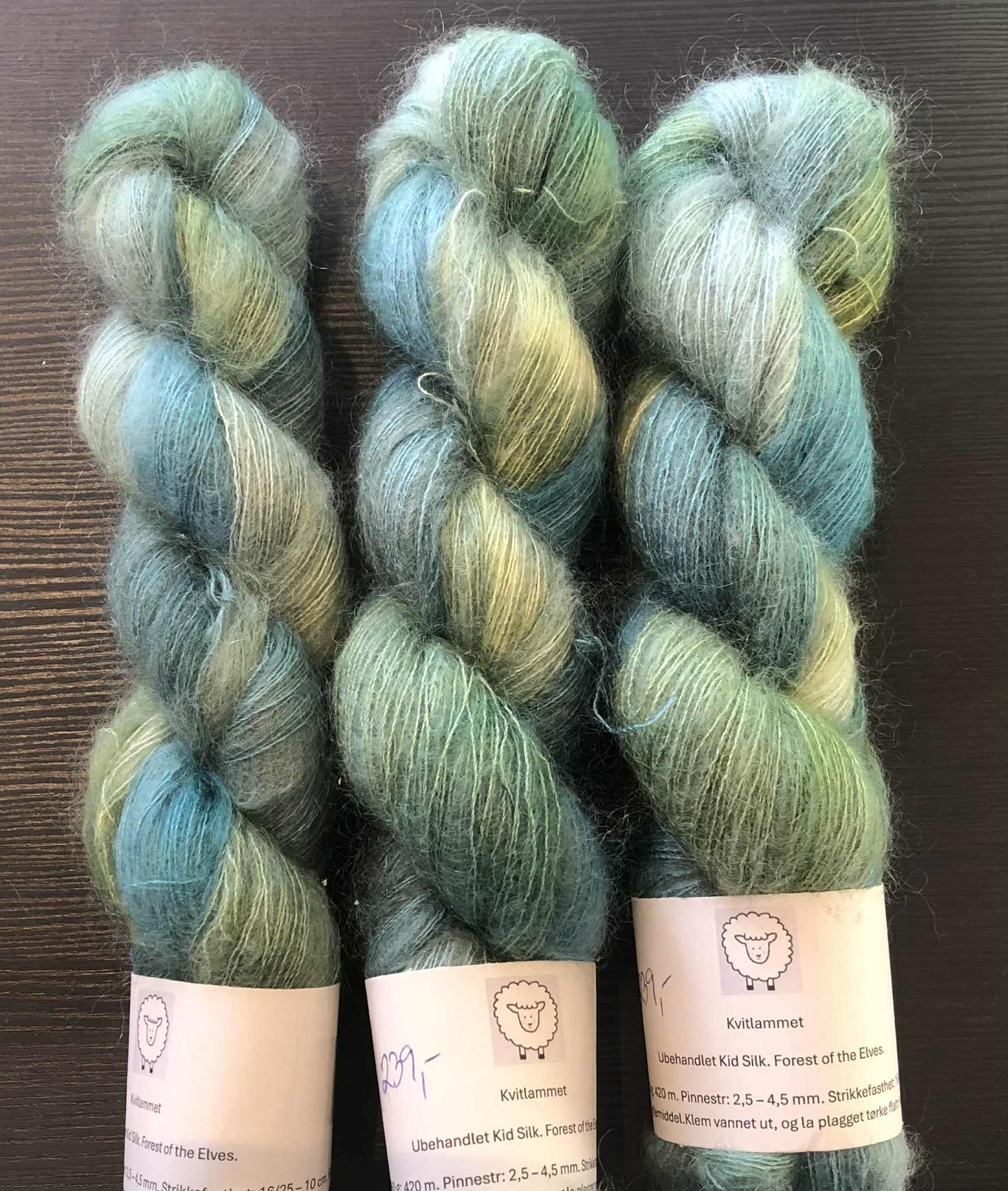 Forest of the Elves. Brushed Kid Silk, ubehandlet. UTGÅENDE FARGE - INGEN BYTTERETT.