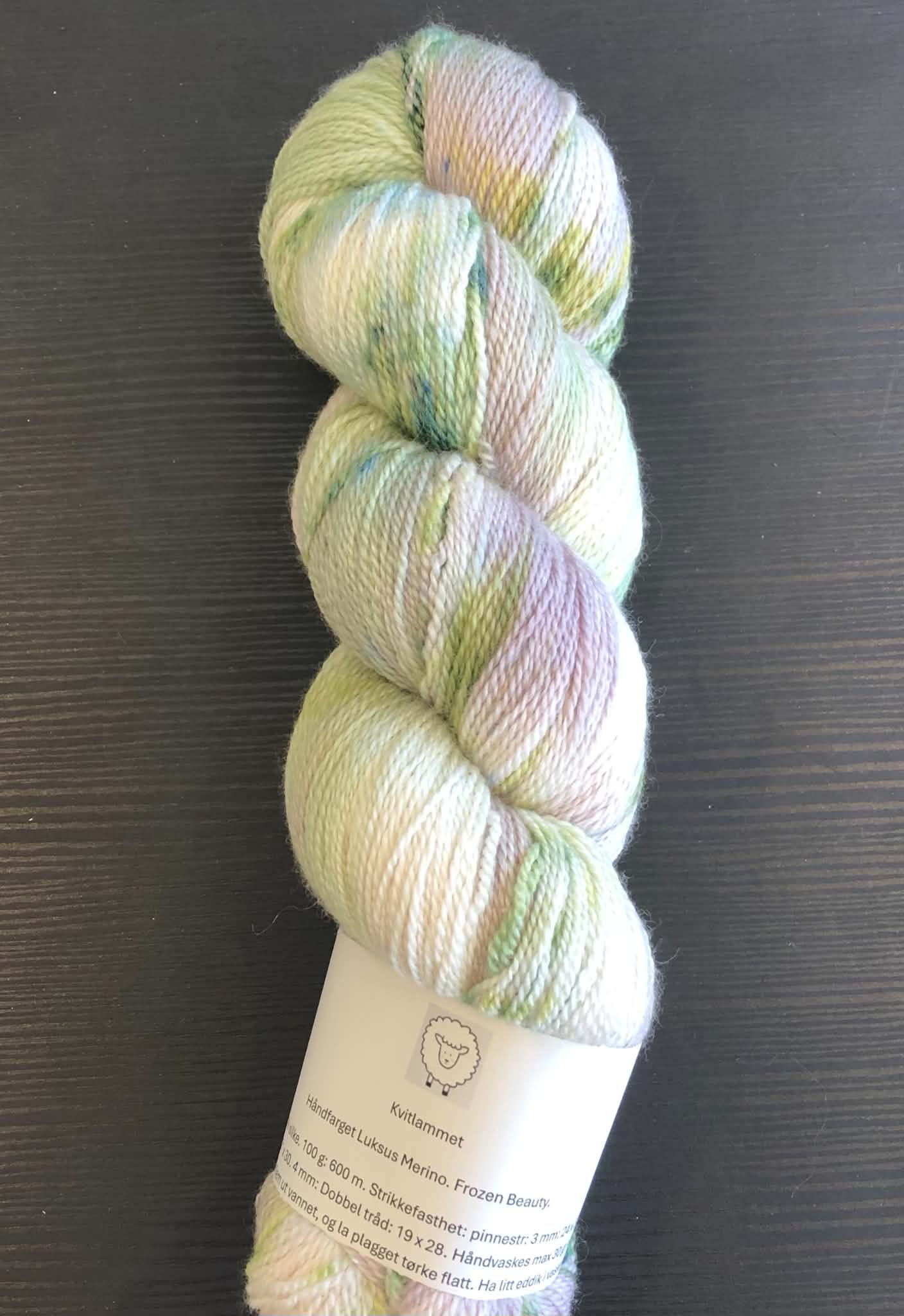 Luksus merino. Frozen Beauty. TILBUD - ENKELTHESPE - INGEN BYTTERETT.