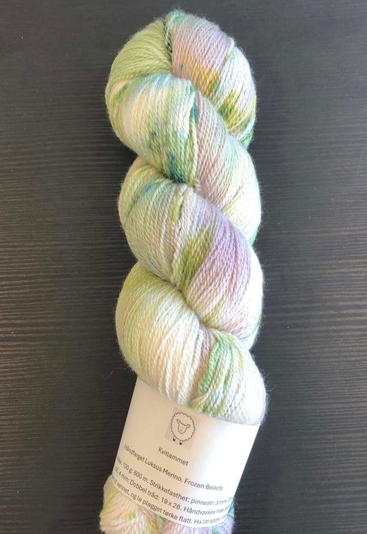 Luksus merino. Frozen Beauty. TILBUD - ENKELTHESPE - INGEN BYTTERETT.