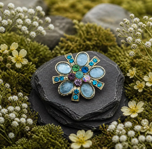 Clip-on pynteknapp – Nordisk blomst med krystaller, pr. stk